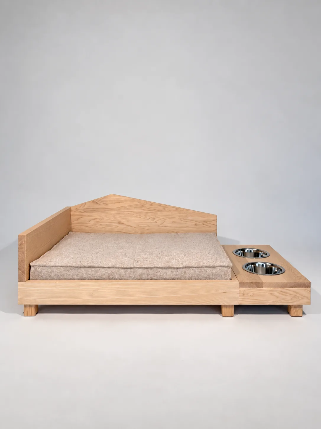 Lilly dog bed with a slanted side, mattress and bowl module on the right