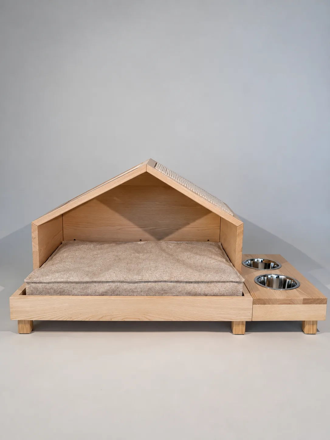 Mia dog bed from the front with a roof, mattress and bowl module on the right